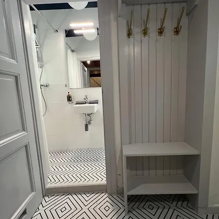 Ragozzi - Tiny But Comfy, Location - Ac