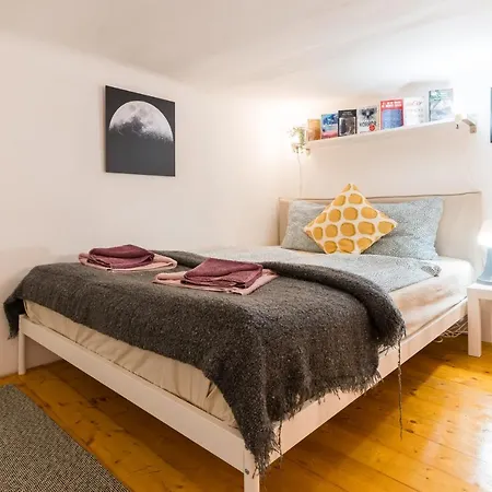 Lovely Little Loft In The Heart Of Διαμέρισμα