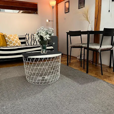 Lovely Little Loft In The Heart Of Apartment *