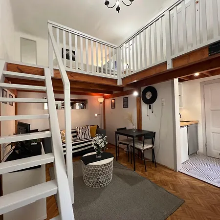 Lovely Little Loft In The Heart Of Διαμέρισμα *