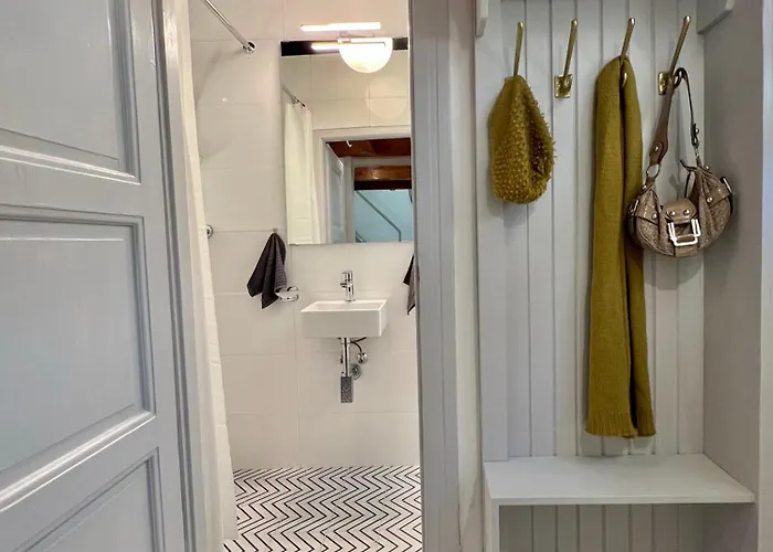 Ragozzi - Tiny But Comfy, Location - Ac *
